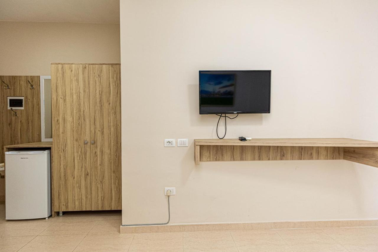 Jordan'S Hotel Vlorë Екстериор снимка