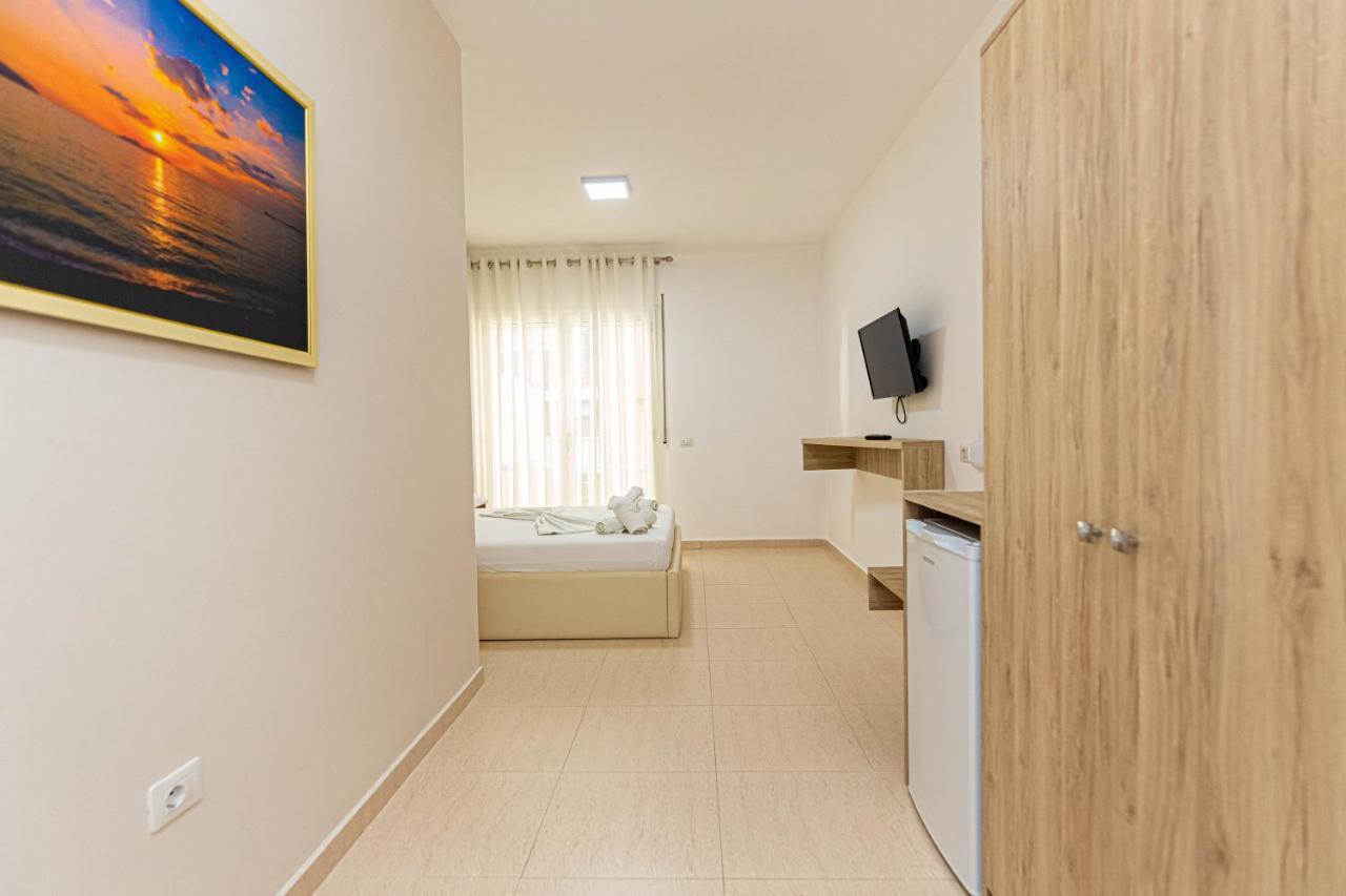 Jordan'S Hotel Vlorë Екстериор снимка