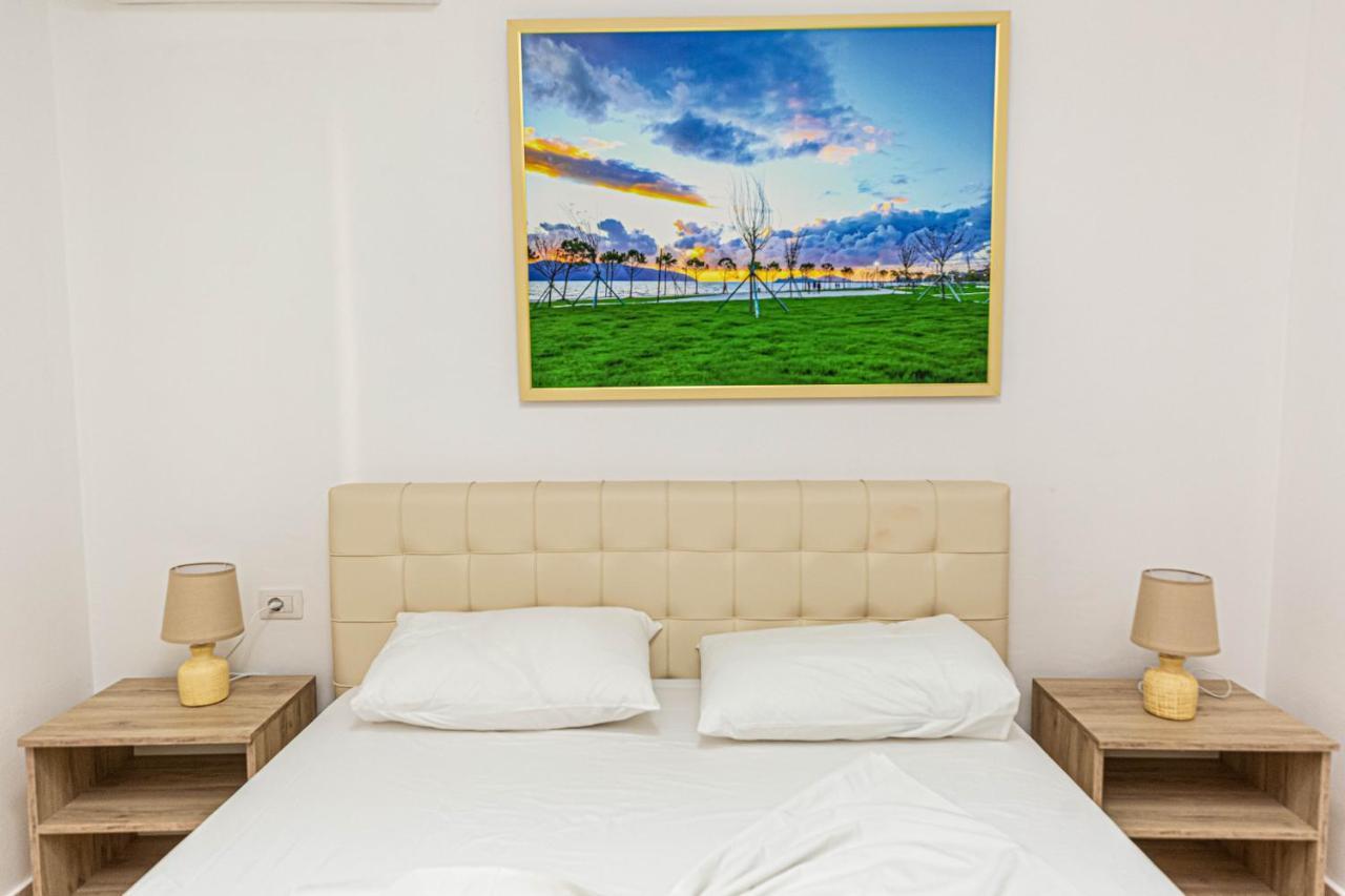 Jordan'S Hotel Vlorë Екстериор снимка
