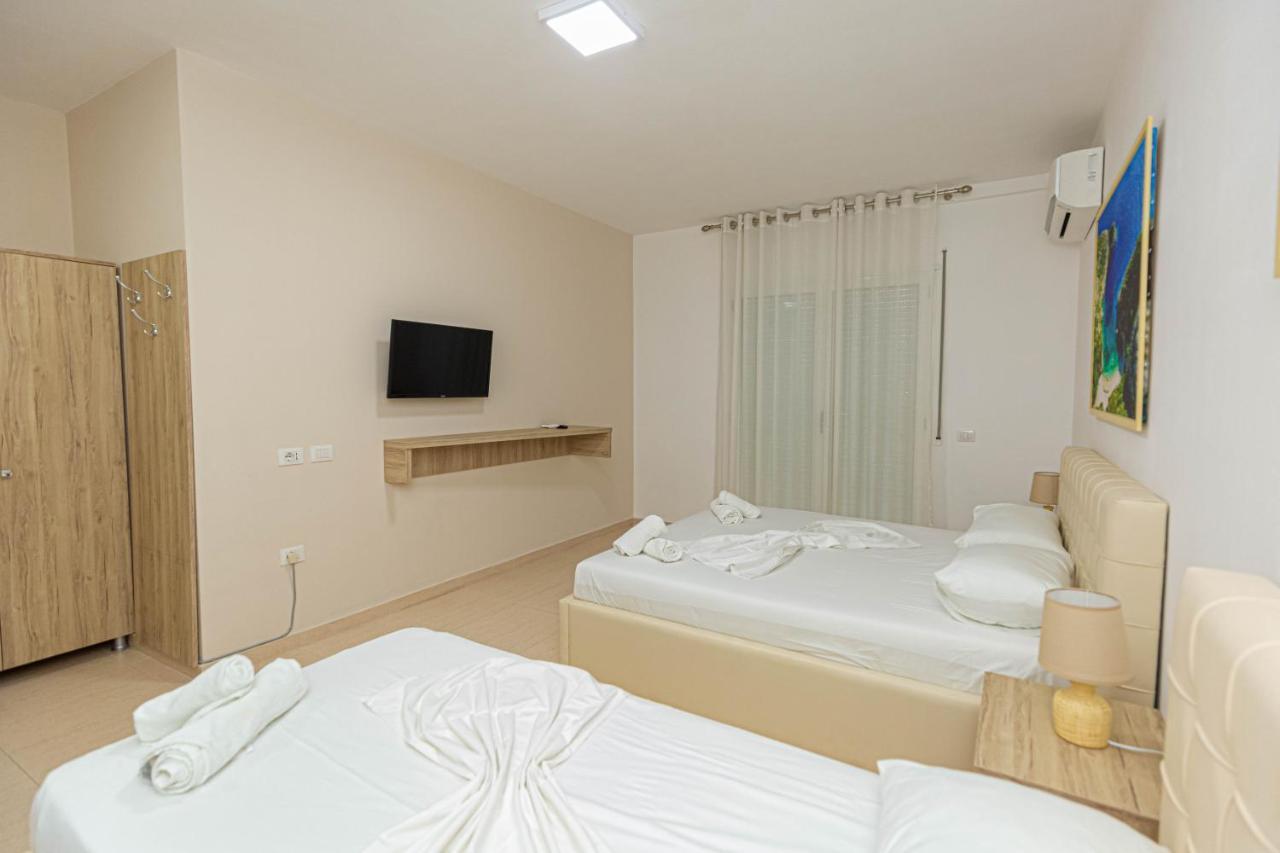 Jordan'S Hotel Vlorë Екстериор снимка