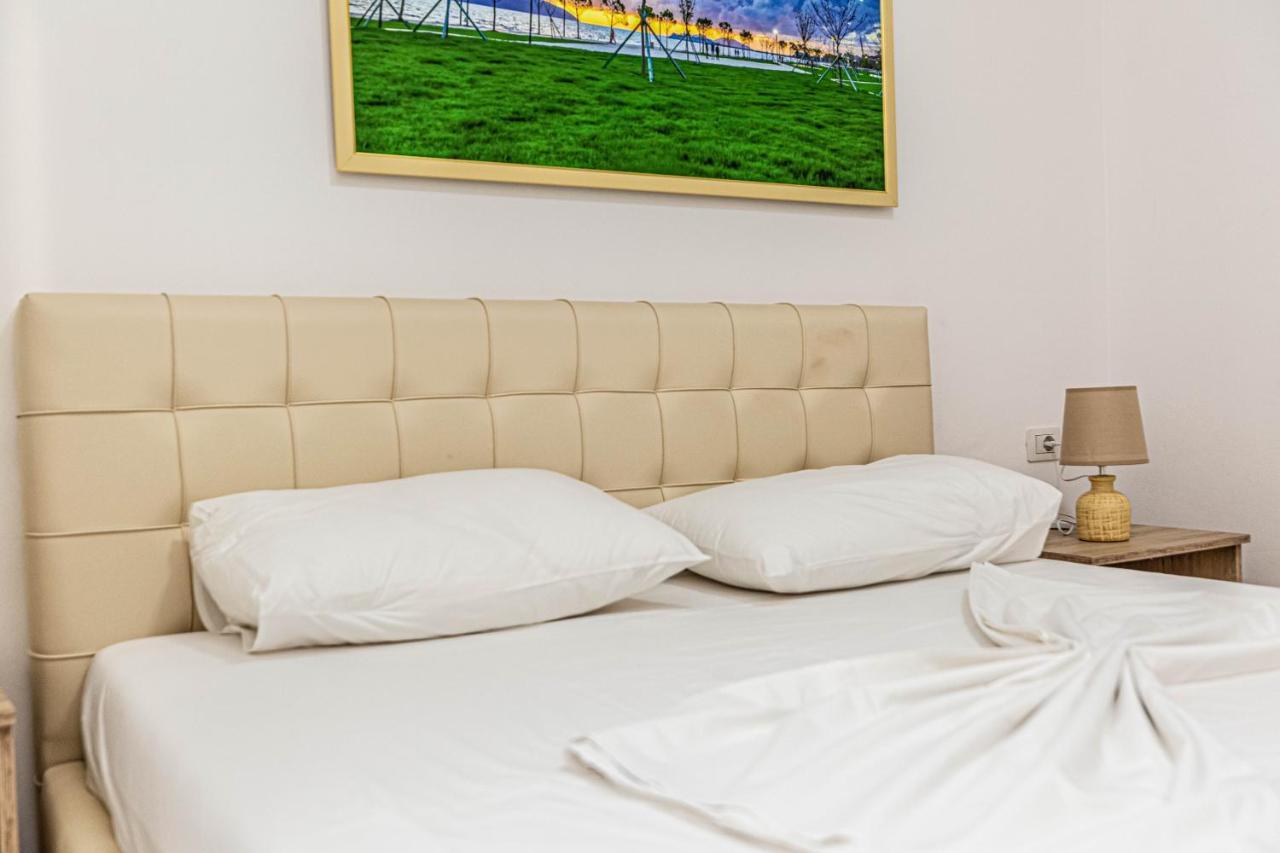 Jordan'S Hotel Vlorë Екстериор снимка