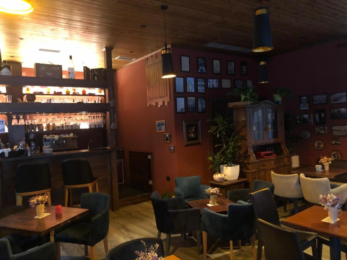 Jordan'S Hotel Vlorë Екстериор снимка