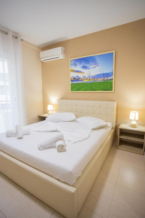 Jordan'S Hotel Vlorë Екстериор снимка