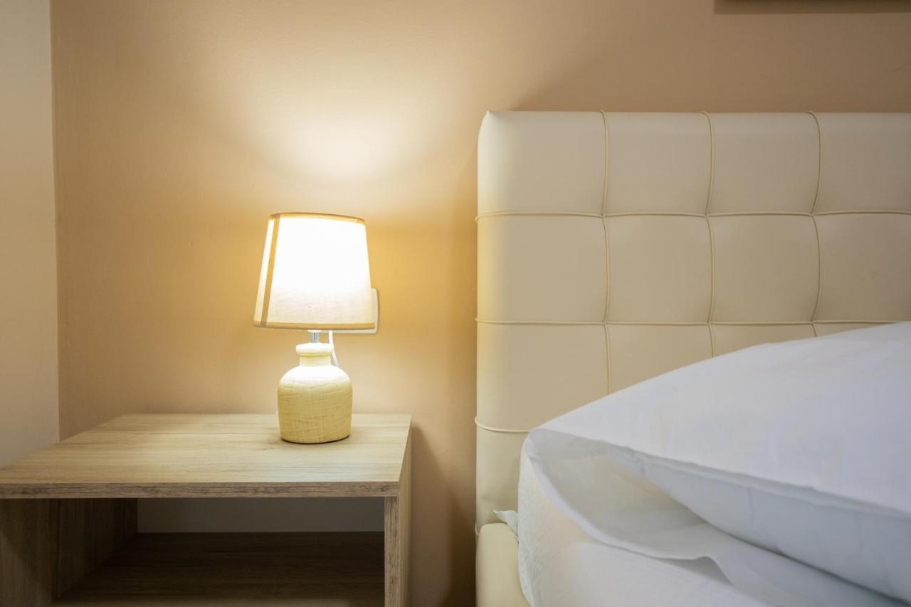 Jordan'S Hotel Vlorë Екстериор снимка