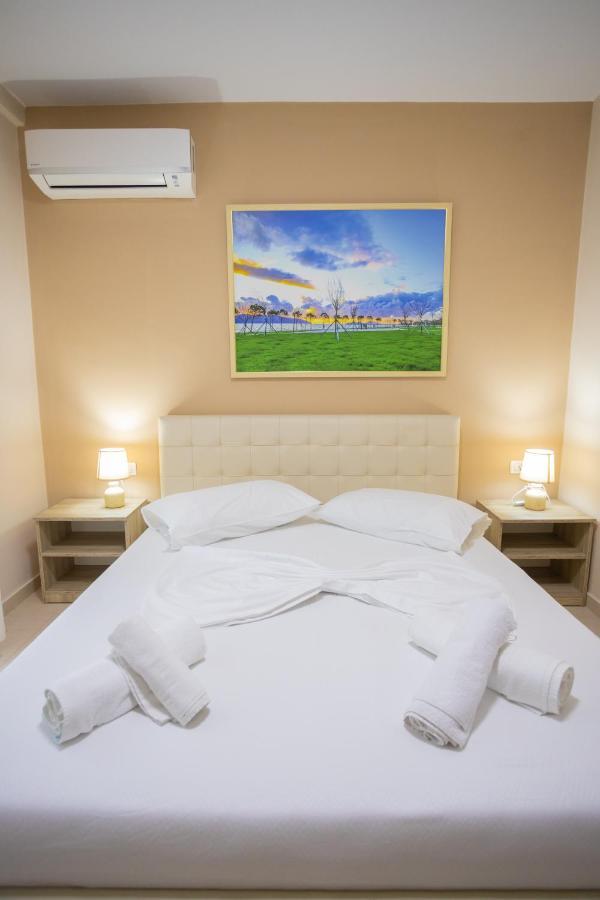 Jordan'S Hotel Vlorë Екстериор снимка