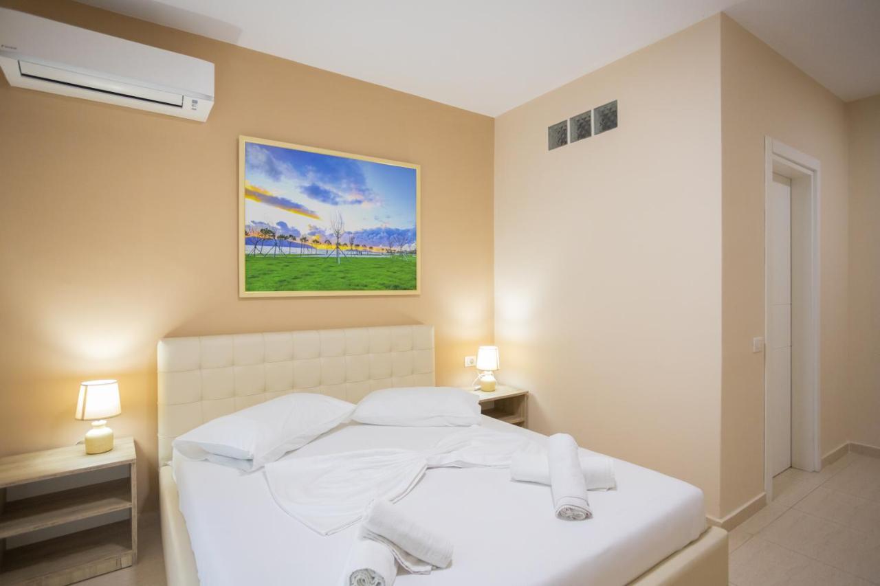 Jordan'S Hotel Vlorë Екстериор снимка