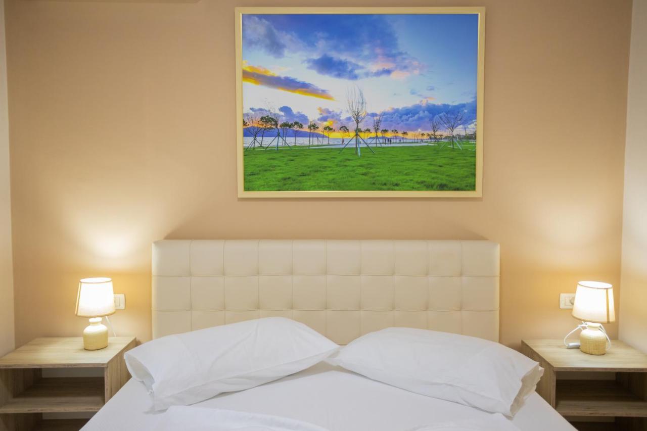 Jordan'S Hotel Vlorë Екстериор снимка