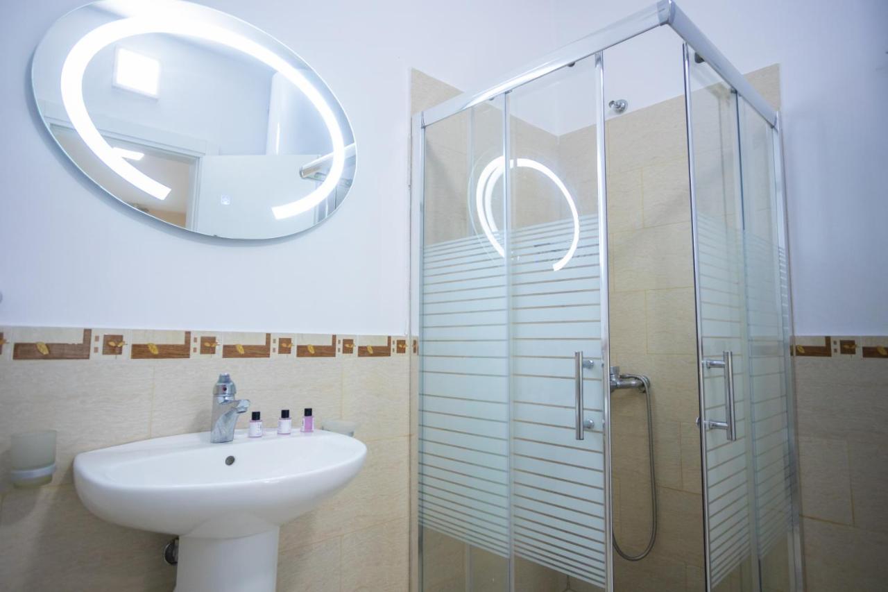 Jordan'S Hotel Vlorë Екстериор снимка