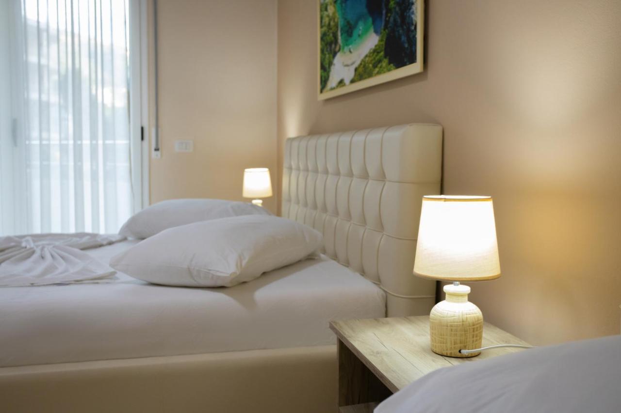 Jordan'S Hotel Vlorë Екстериор снимка