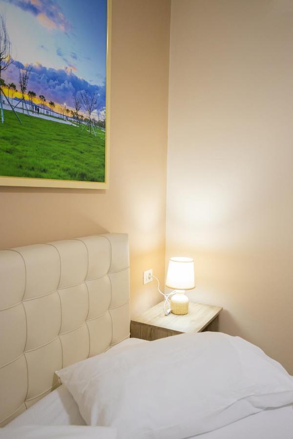 Jordan'S Hotel Vlorë Екстериор снимка